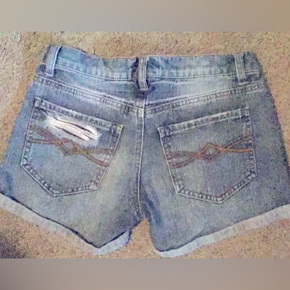 Mudd Junior’s Ripped Jean Shorts - Picture 2 of 3